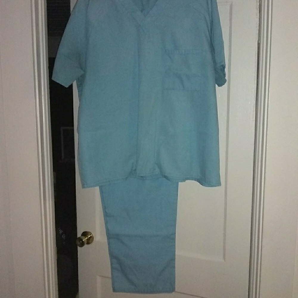 Women's Turquoise scrub set Size L